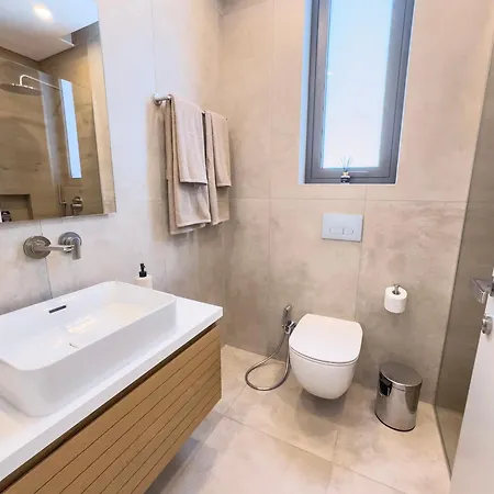 Malberry Park 204 - Modern 2bedroom With Shared Heated Pool, Sauna, Gym, Jacuzzi Apartment *