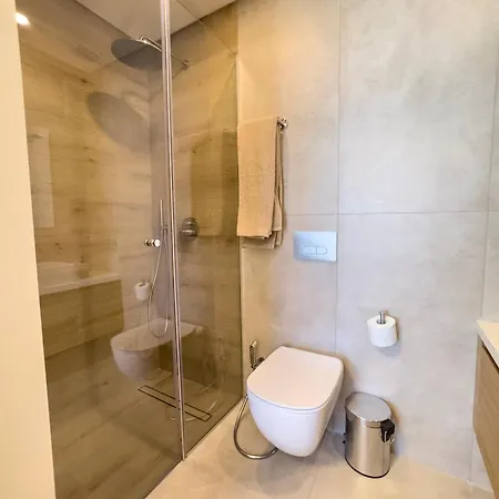 Malberry Park 204 - Modern 2 Bedroom With Pool, Gym, Jaccuzi Apartment Paphos