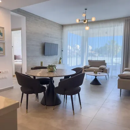 Malberry Park 204 - Modern 2bedroom With Shared Heated Pool, Sauna, Gym, Jacuzzi דירה