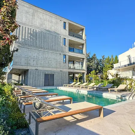 Malberry Park 204 - Modern 2 Bedroom With Pool, Gym, Jaccuzi Apartment *