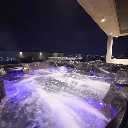 Malberry Park 204 - Modern 2bedroom With Shared Heated Pool, Sauna, Gym, Jacuzzi