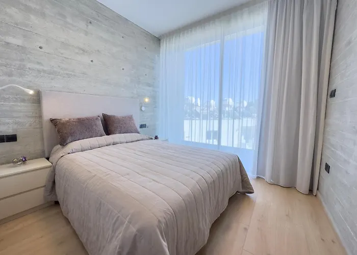 Malberry Park 204 - Modern 2bedroom With Shared Heated Pool, Sauna, Gym, Jacuzzi Paphos