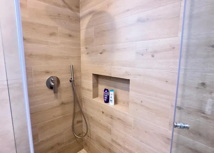 Apartamento Malberry Park 204 - Modern 2bedroom With Shared Heated Pool, Sauna, Gym, Jacuzzi