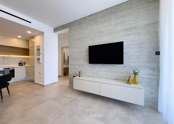 Malberry Park 204 - Modern 2bedroom With Shared Heated Pool, Sauna, Gym, Jacuzzi