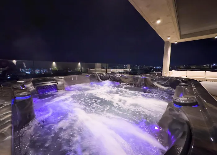 Malberry Park 204 - Modern 2bedroom With Shared Heated Pool, Sauna, Gym, Jacuzzi