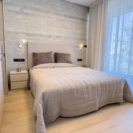 Malberry Park 204 - Modern 2bedroom With Shared Heated Pool, Sauna, Gym, Jacuzzi Apartment